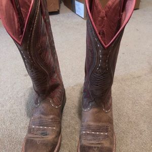 Ariat boots size 8.5 hardly wore